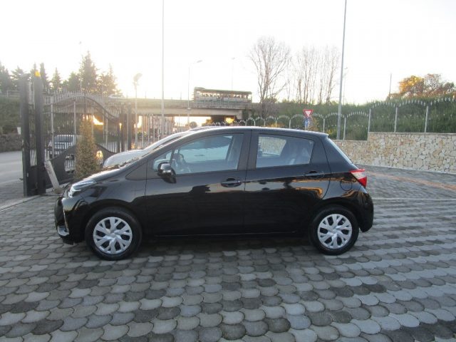 TOYOTA Yaris 1.0 5 porte Business Immagine 1