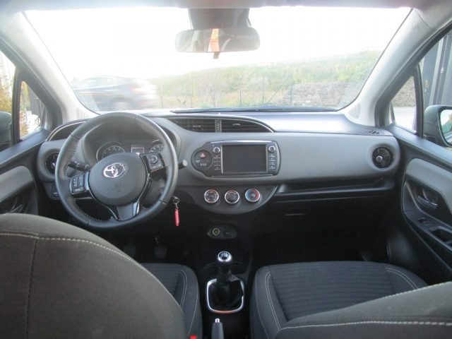 TOYOTA Yaris 1.0 5 porte Business Immagine 2