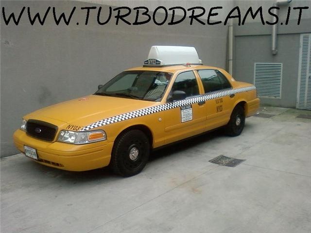 FORD Crown Victoria NEW YORK CITY TAXI YELLOW CAB 4.7 V8 AUTO Immagine 2