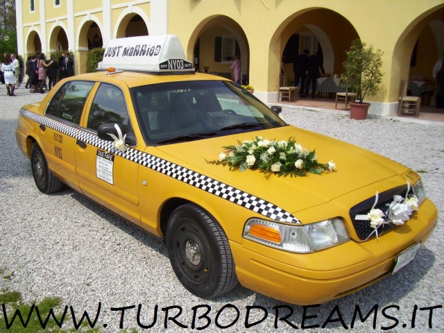 FORD Crown Victoria NEW YORK CITY TAXI YELLOW CAB 4.7 V8 AUTO Immagine 1