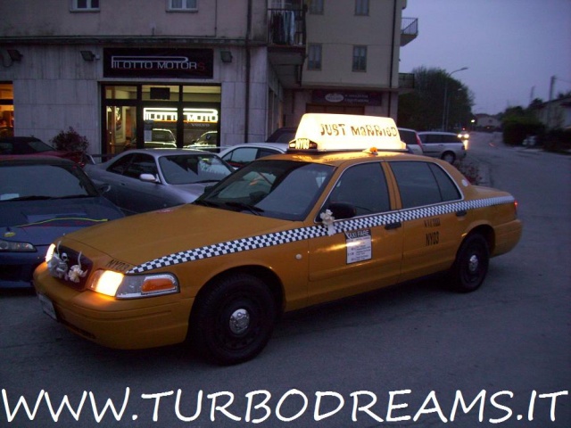 FORD Crown Victoria NEW YORK CITY TAXI YELLOW CAB 4.7 V8 AUTO Immagine 3