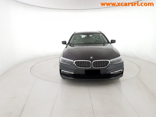 BMW 520 d aut. Touring Luxury Immagine 1