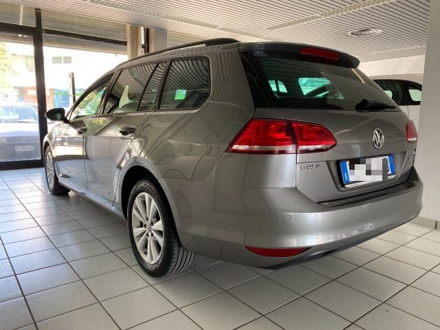 VOLKSWAGEN Golf Variant 1.4 TGI Highline BlueMotion "Metano + PDC" Immagine 3