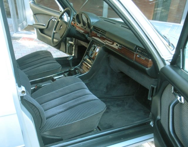 MERCEDES-BENZ 350 SE Immagine 1