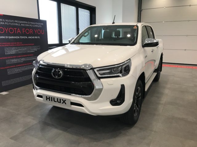 TOYOTA Hilux 2.8 D A/T 4WD 4 porte Double Cab Executive MY'23 Immagine 0