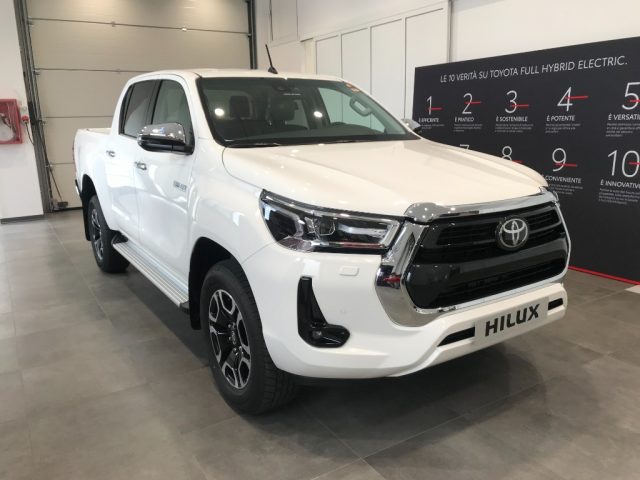 TOYOTA Hilux 2.8 D A/T 4WD 4 porte Double Cab Executive MY'23 Immagine 1