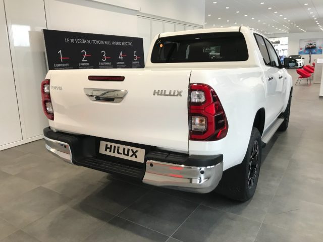 TOYOTA Hilux 2.8 D A/T 4WD 4 porte Double Cab Executive MY'23 Immagine 3