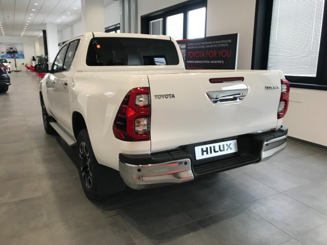 TOYOTA Hilux 2.8 D A/T 4WD 4 porte Double Cab Executive MY'23 Immagine 4