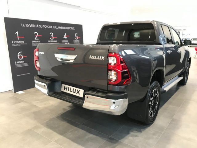 TOYOTA Hilux 2.8 D A/T 4WD 4 porte Double Cab Executive MY'23 Immagine 1
