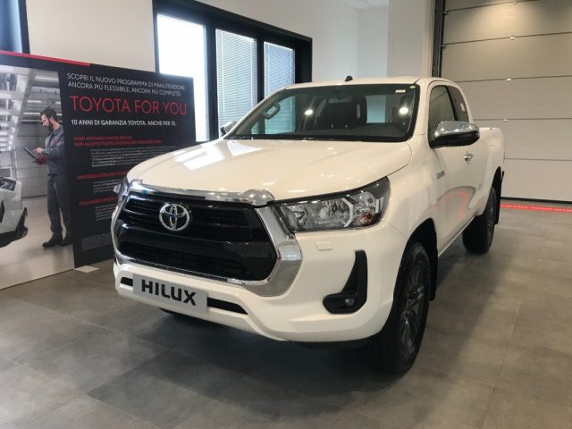 TOYOTA Hilux 2.4 D-4D 4WD 2 porte Extra Cab Lounge MY'23 Immagine 0