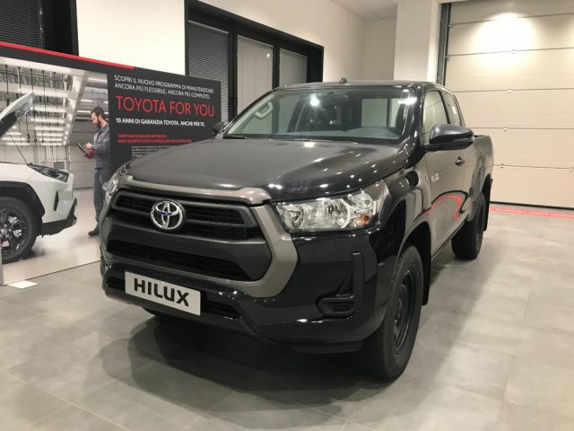 TOYOTA Hilux 2.4 D-4D 4WD 2 porte Extra Cab Comfort MY'23 Immagine 0