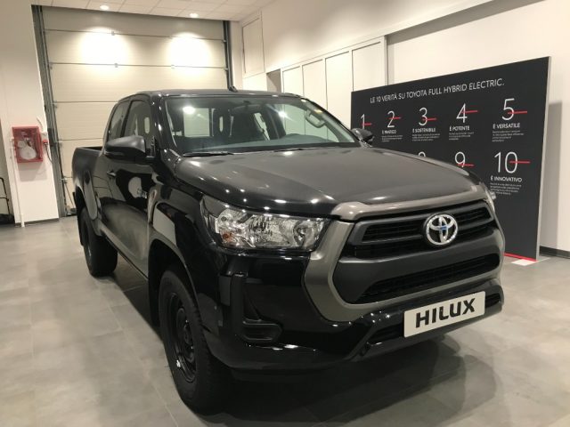 TOYOTA Hilux 2.4 D-4D 4WD 2 porte Extra Cab Comfort MY'23 Immagine 1