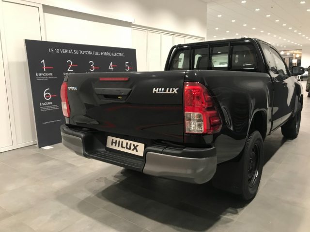 TOYOTA Hilux 2.4 D-4D 4WD 2 porte Extra Cab Comfort MY'23 Immagine 2