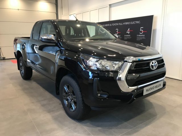 TOYOTA Hilux 2.4 D-4D 4WD M Extra Cab Lounge MY'23 Immagine 1