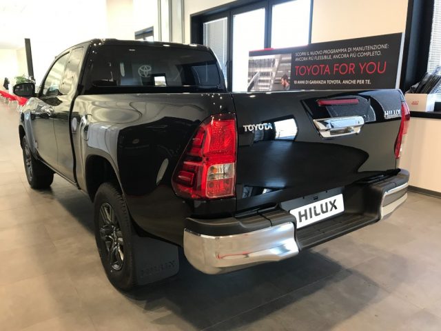 TOYOTA Hilux 2.4 D-4D 4WD M Extra Cab Lounge MY'23 Immagine 3