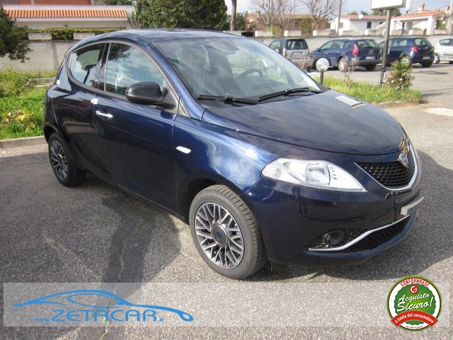 LANCIA Ypsilon Rosso pastello