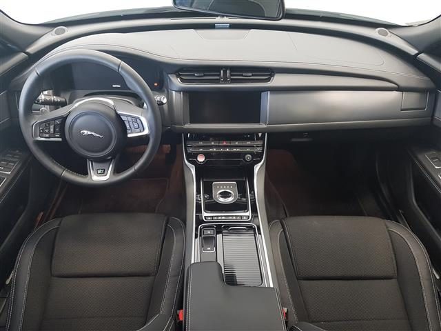 JAGUAR XF Sportbrake 2.0 D 180 CV AWD aut. R-Sport Immagine 3