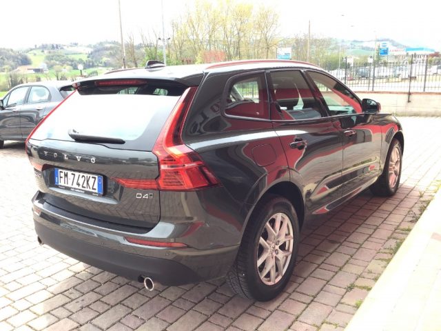 VOLVO XC60 D4 AWD Geartronic Business Immagine 2