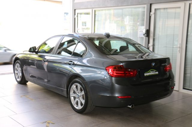 BMW 320 d 2.0 184 CV C.AUTOMATICO NAVIGATORE S&S Immagine 4