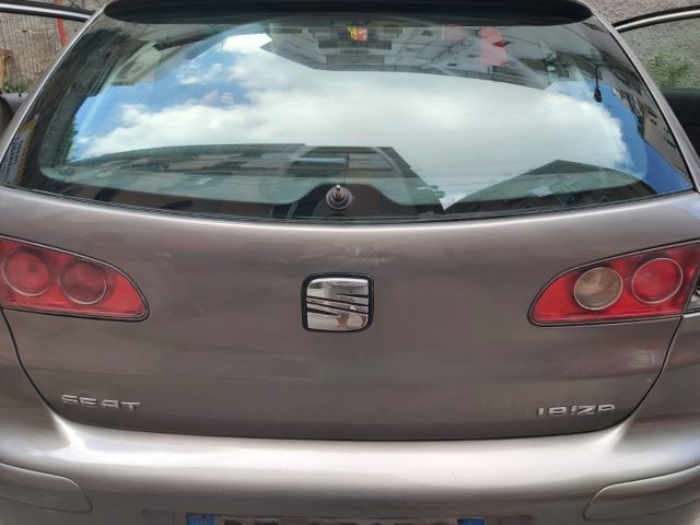 SEAT Ibiza 1.4 16V 5p. Signo Immagine 2