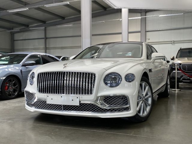 BENTLEY Flying Spur V8 MY 2022 Immagine 0