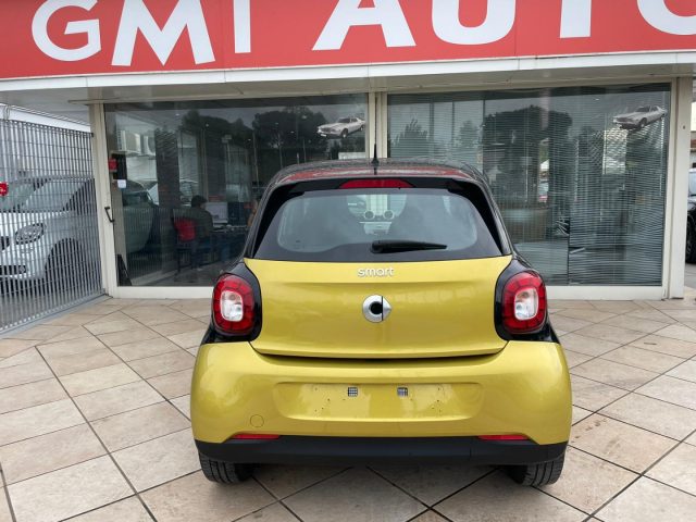 SMART ForFour 1.0 71 CV PASSION NEOPATENTATI CERCHI 15 GARANZIA Immagine 3