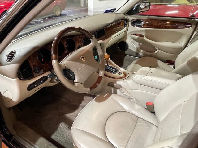 DAIMLER Super V8 4.0 LWB Service book - tagliandata Immagine 4