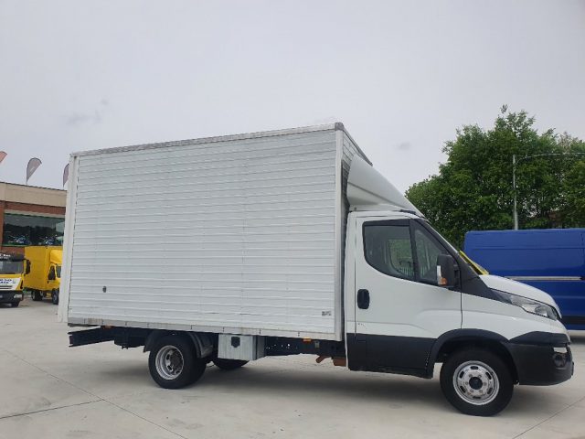 IVECO DAILY 35C13  DAILY Diesel 2016 usata
