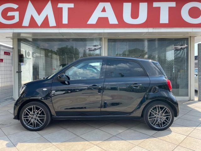 SMART ForFour 0.9 90CV BRABUS STYLE PANORAMA LED NAVIGATORE Immagine 1