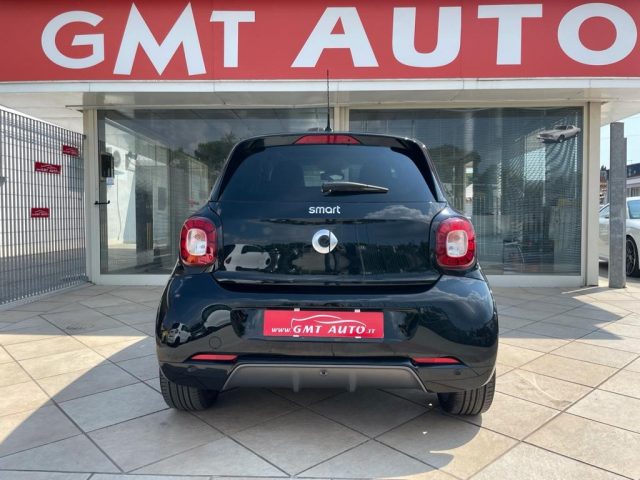 SMART ForFour 0.9 90CV BRABUS STYLE PANORAMA LED NAVIGATORE Immagine 3