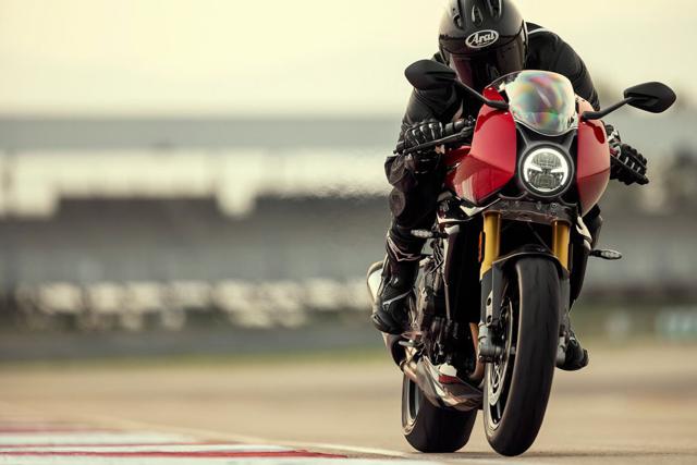 TRIUMPH Speed Triple 1200 RR Immagine 2