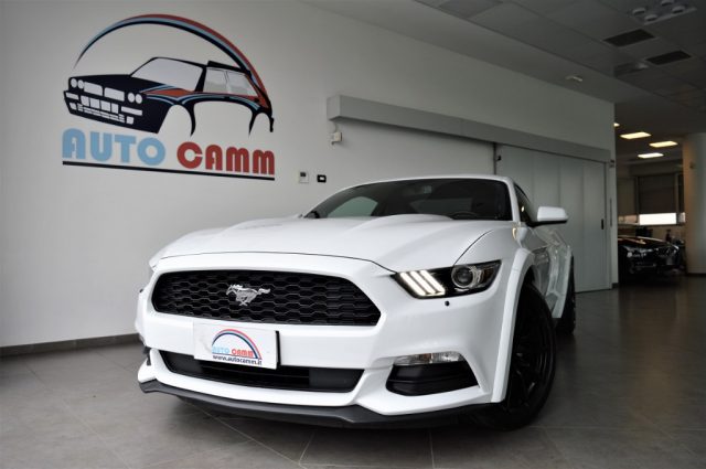 FORD Mustang Bianco pastello