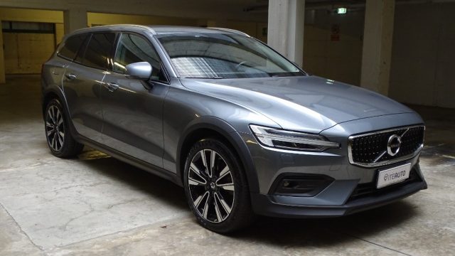 VOLVO V60 Cross Country D4 AWD Geartronic Business Plus Immagine 0
