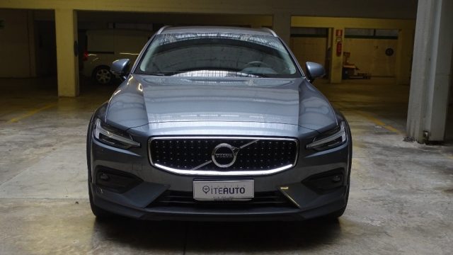 VOLVO V60 Cross Country D4 AWD Geartronic Business Plus Immagine 1