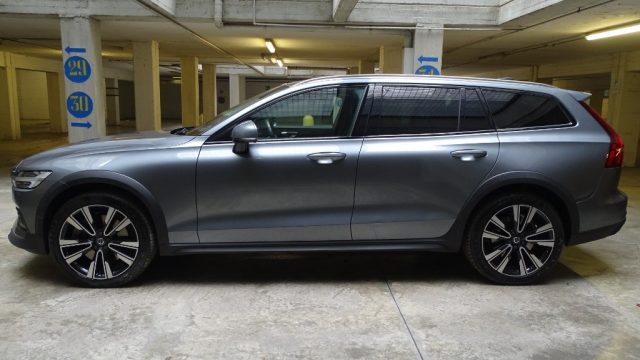 VOLVO V60 Cross Country D4 AWD Geartronic Business Plus Immagine 3