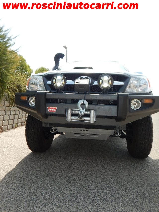 TOYOTA Hilux 2.5 D-4D 4WD 4p. Double Cab SR Immagine 3