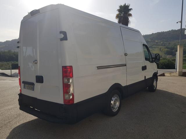 IVECO Daily 35S14NV 3.0 CNG PLM-TA Furgone Immagine 2