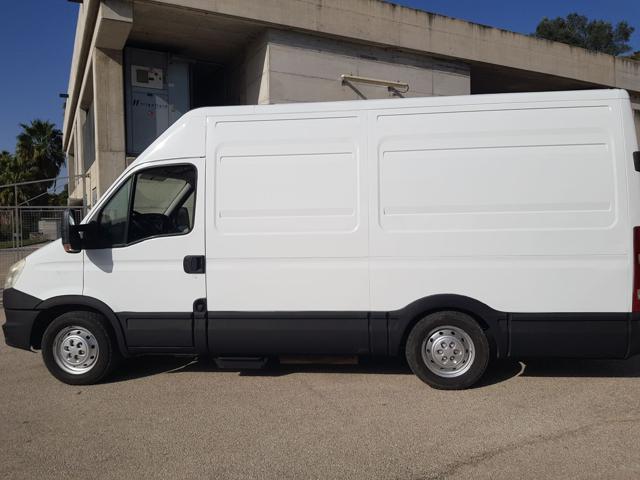 IVECO Daily 35S14NV 3.0 CNG PLM-TA Furgone Immagine 4
