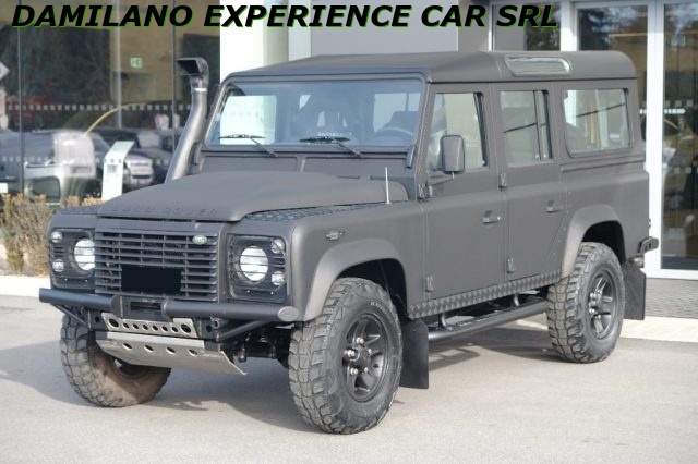 LAND ROVER Defender 110 2.4 TD4 Station Wagon SE NERO OPACO Immagine 0