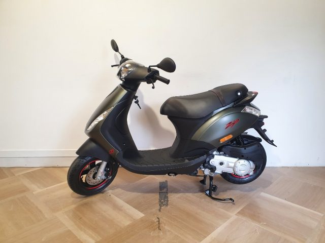 PIAGGIO Zip 50 S 4T 2022 Immagine 1