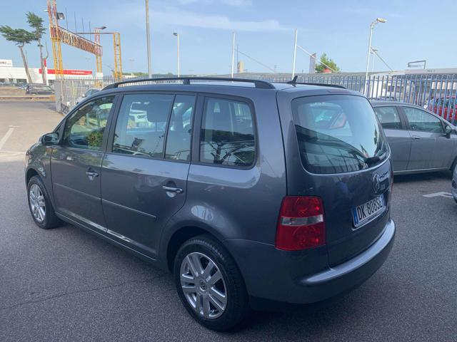 VOLKSWAGEN Touran 1.9 tdi automatica Highline TAGLIANDATA GOMMATA Immagine 3