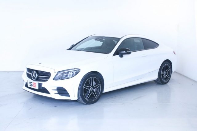 MERCEDES-BENZ C 300 d Auto 4Matic Coupé AMG Pack/RETROCAMERA Immagine 2