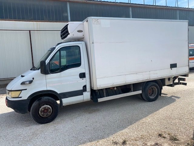 IVECO DAILY 65C15 ISOTERM. CON SPONDA POST.CARICATR. Immagine 0