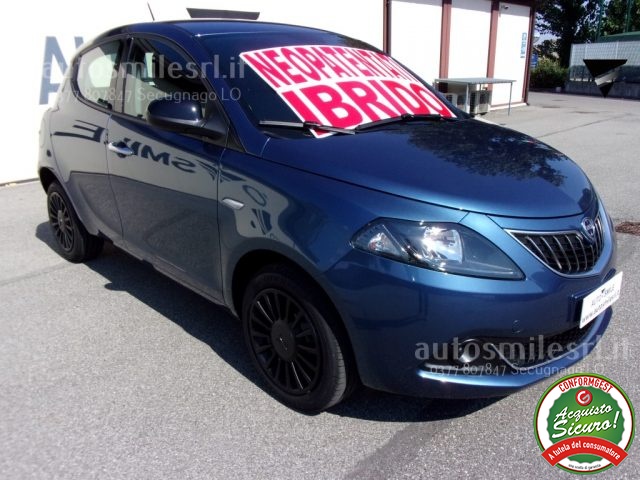 LANCIA Ypsilon 1.0 FireFly 5 porte S&S Hybrid Silver Immagine 2