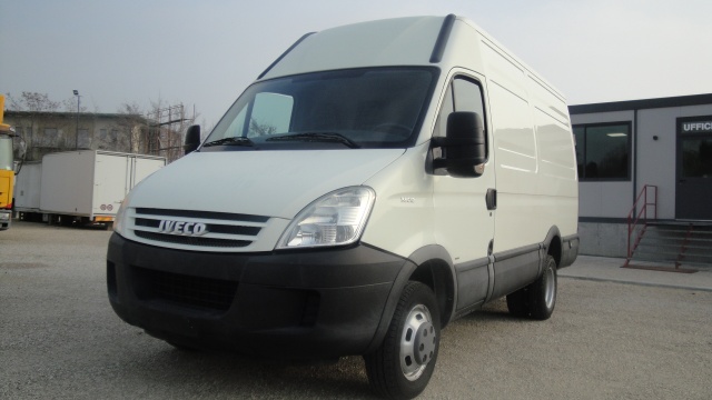 IVECO Daily Furgone tetto alto gemellato Immagine 0