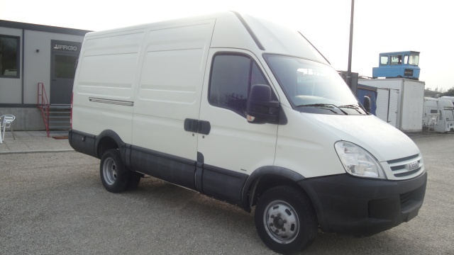 IVECO Daily Furgone tetto alto gemellato Immagine 1