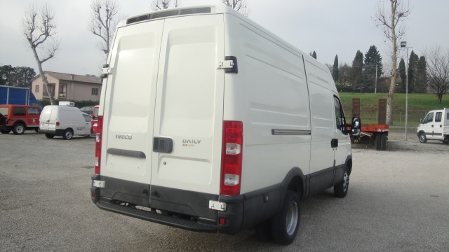 IVECO Daily Furgone tetto alto gemellato Immagine 3