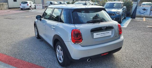 MINI Cooper 1.5 Cooper 5 porte Immagine 2