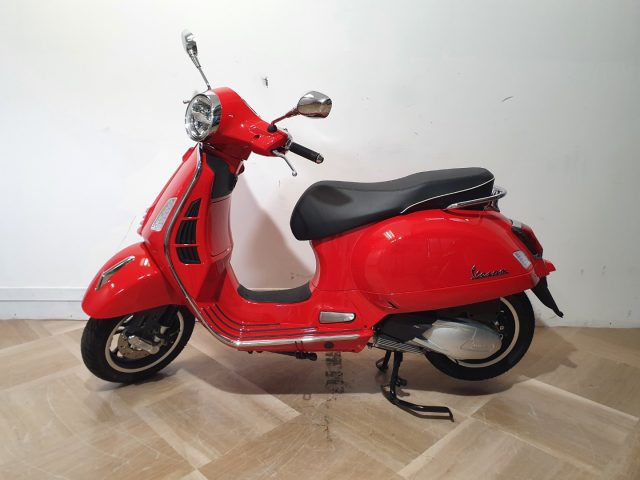 VESPA GTS 300 Super GTS 300 SUPER HPE RST Immagine 1