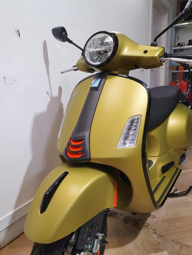 VESPA GTS 300 SuperSport GTS 300 SUPER SPORT HPE RST Immagine 2